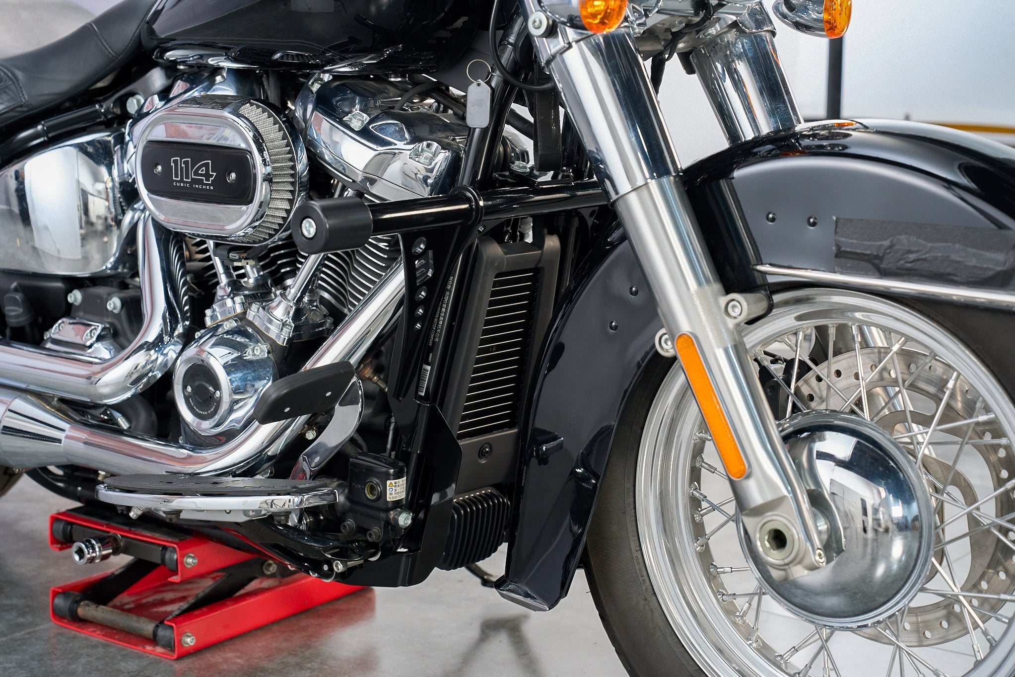 2018 - 2026 Harley Softail with Forward/Mid Control Models Front Flat - Out Bar Highway Engine Guard Crash Bar - Mofun - 90201130